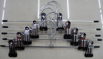 如何在廚房安裝不銹鋼擱板,用于廚具的不銹鋼擱板