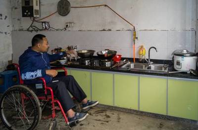 人廚房用品設(shè)計,人單臂切菜廚具