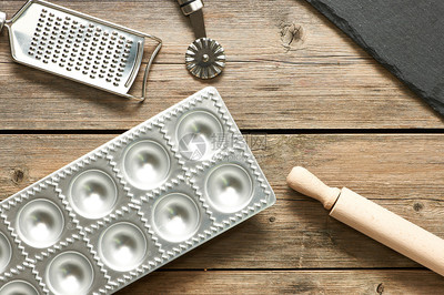 做一個(gè)整體廚房要多少錢?如何制作廚具